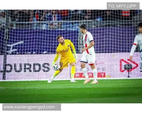 巴黎圣日耳曼与曼联第二回合激战即将上演球迷期待的巅峰对决